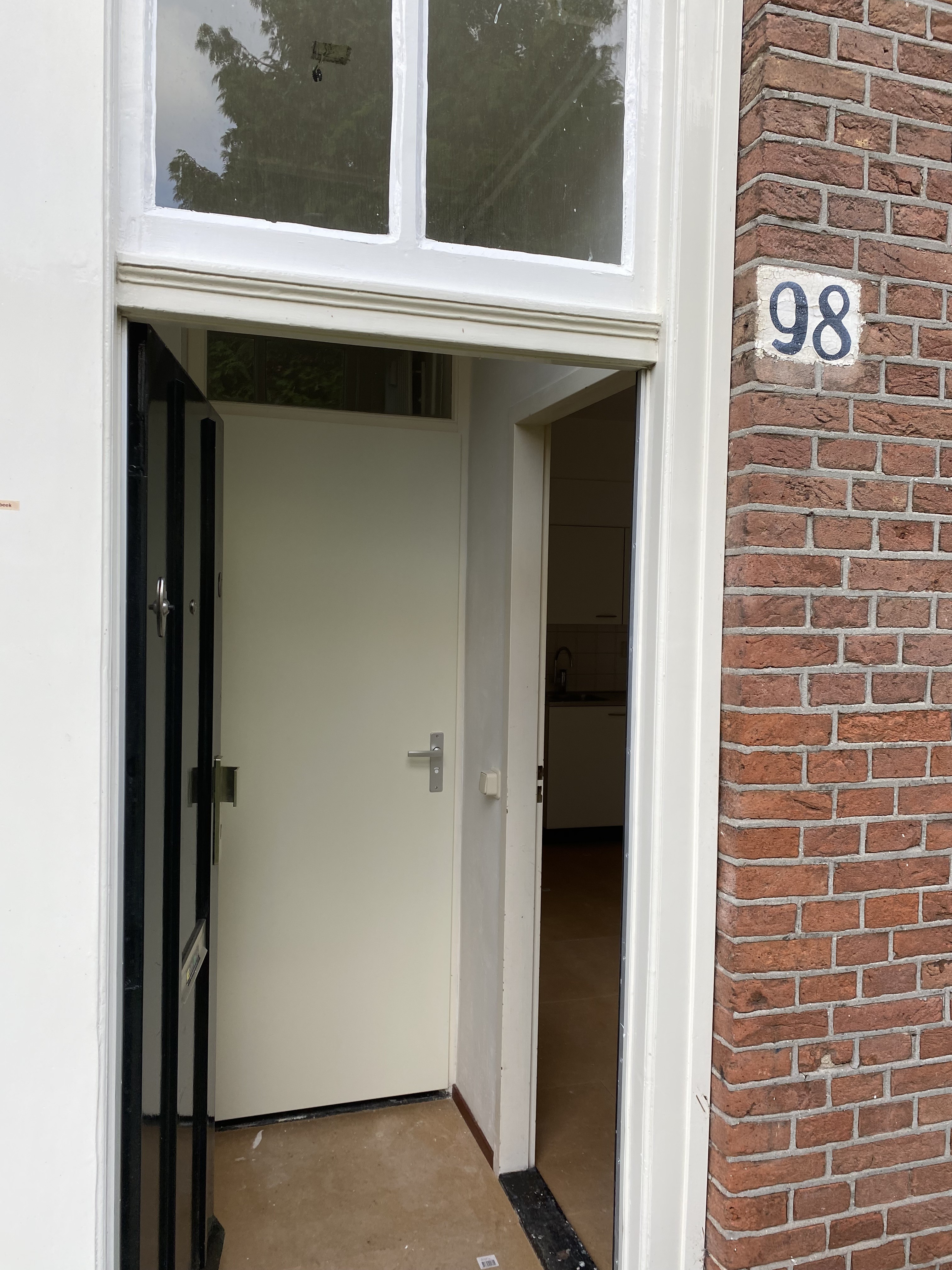 Om en bij 98