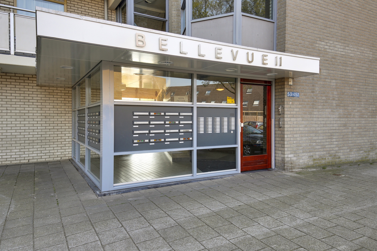 Donkergroen 77