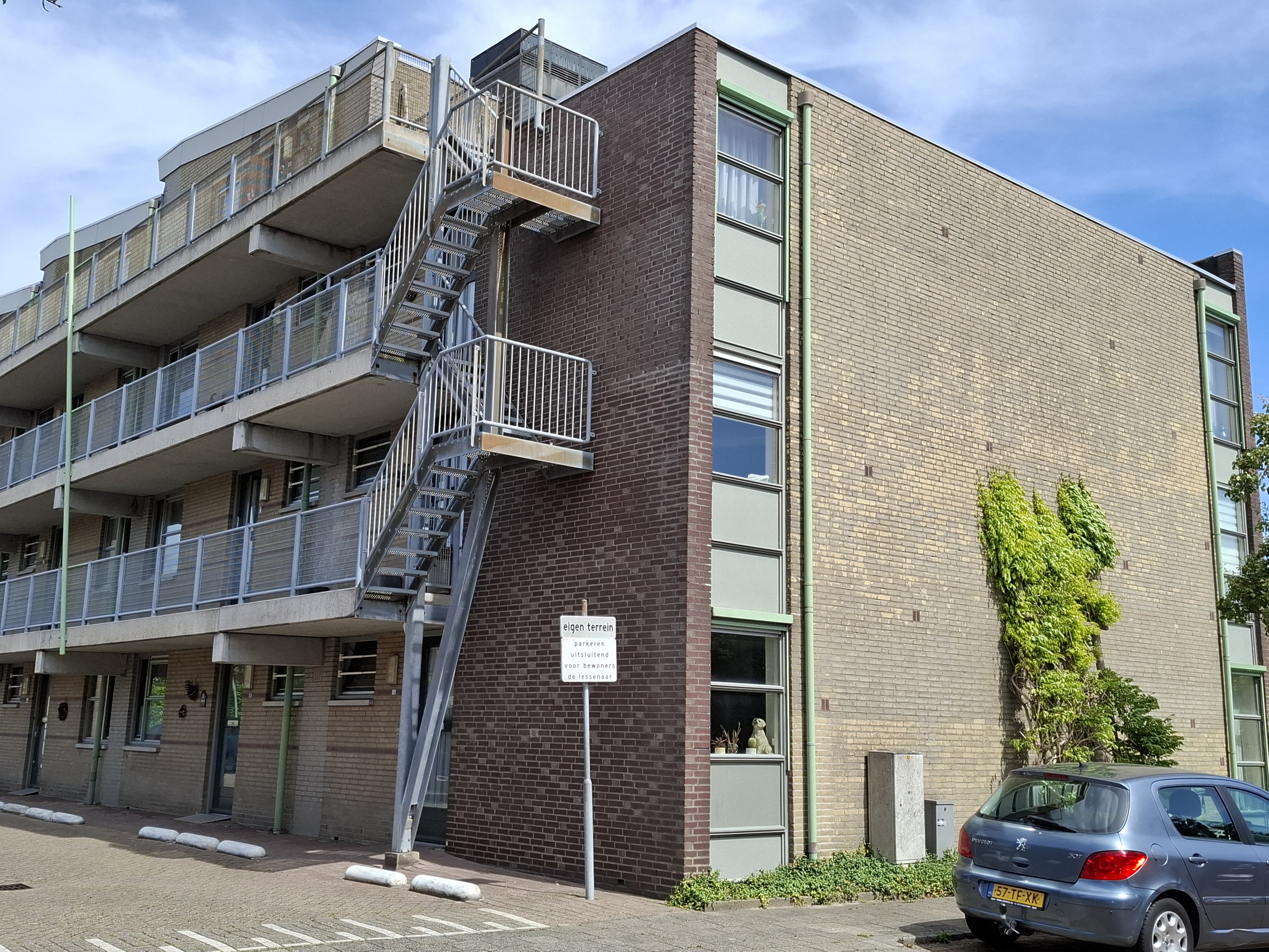De Lessenaar 6