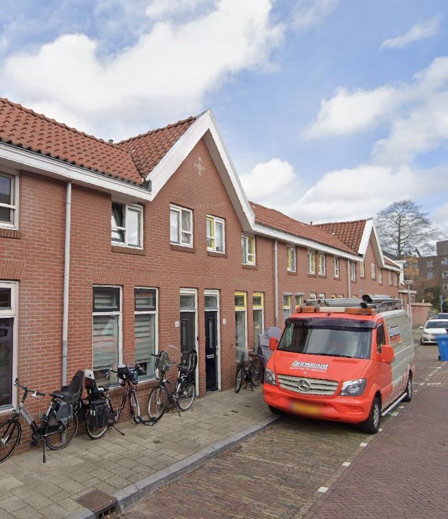 free-sector-houses for rent on Van Oldenbarneveltstraat 12