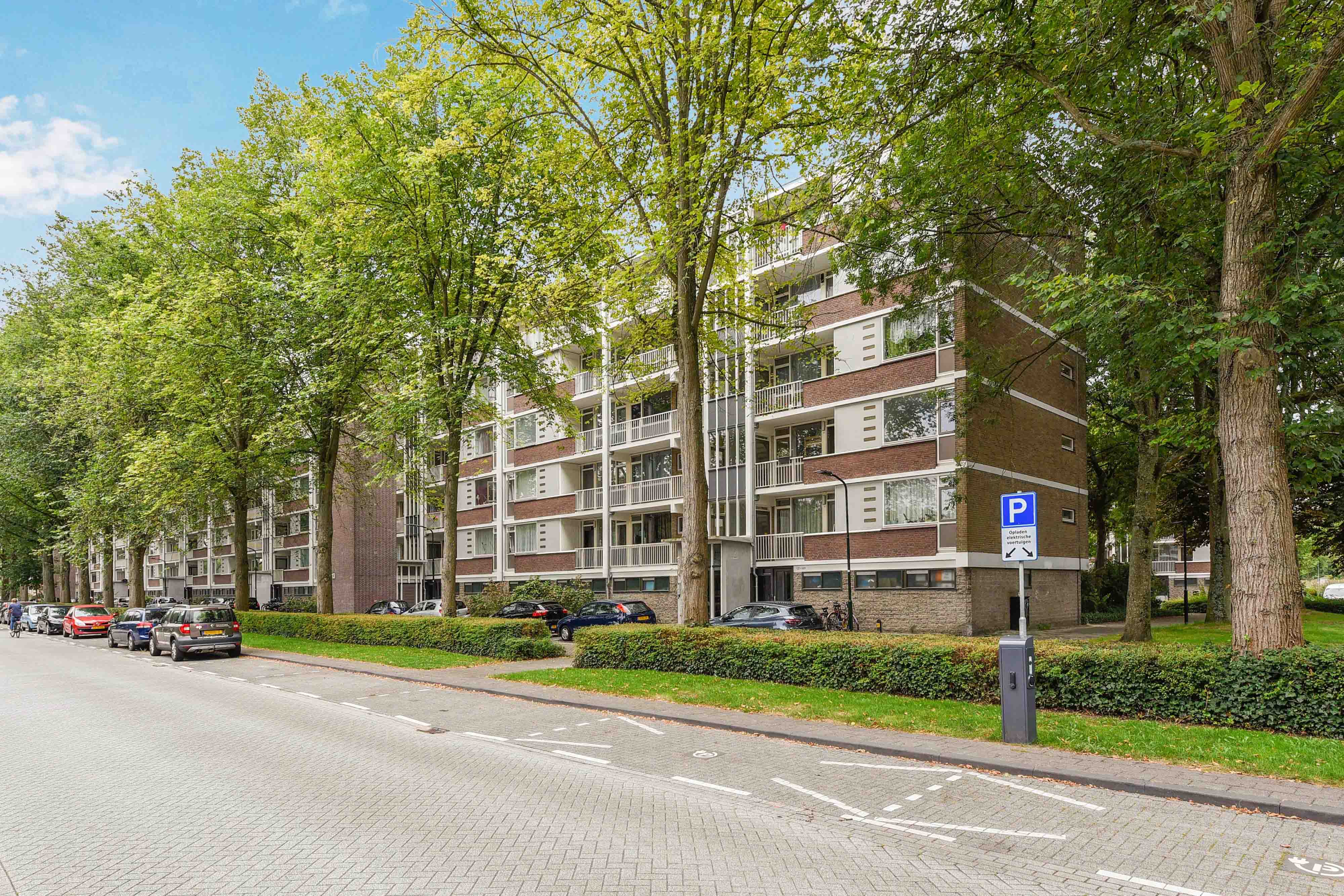 Burgemeester Velthuijsenlaan 209