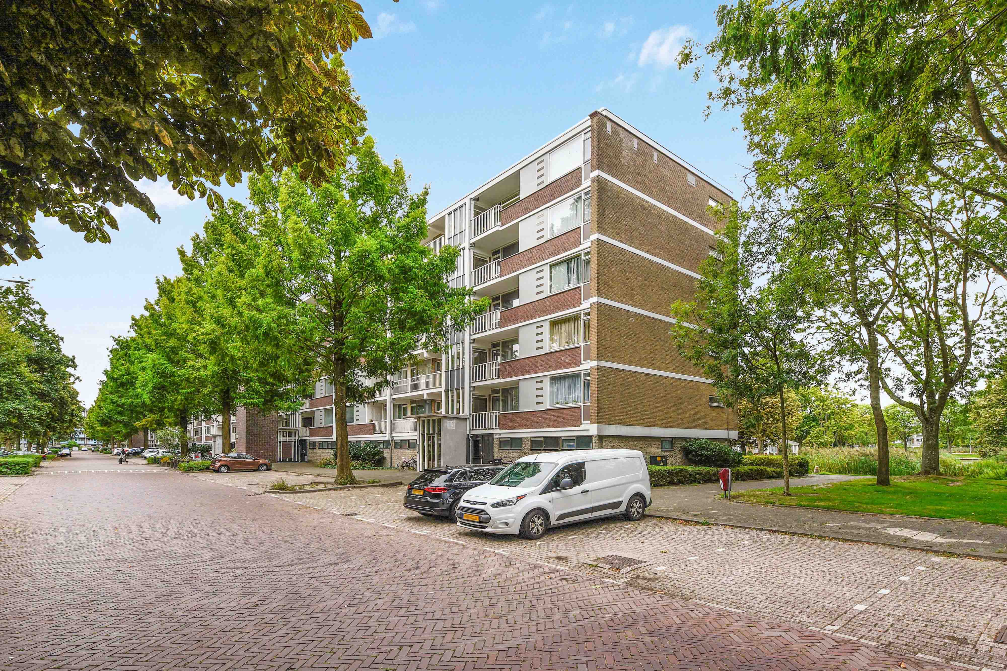 Burgemeester Velthuijsenlaan 294