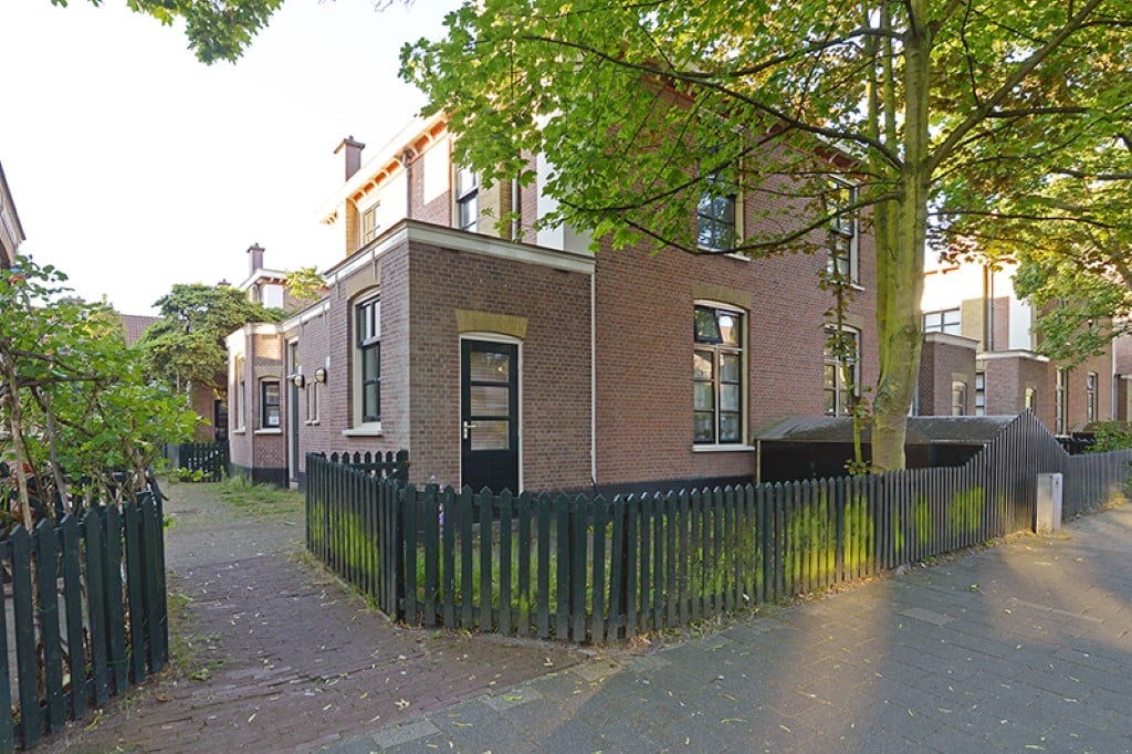 Van Hogendorpstraat 106