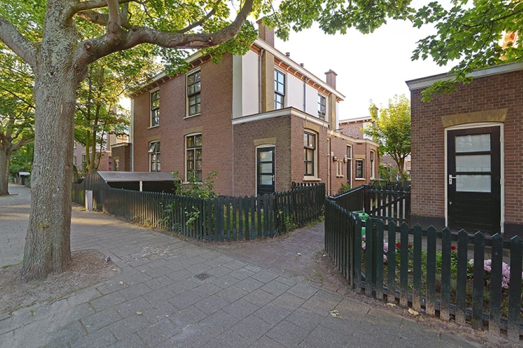 Van Hogendorpstraat 106